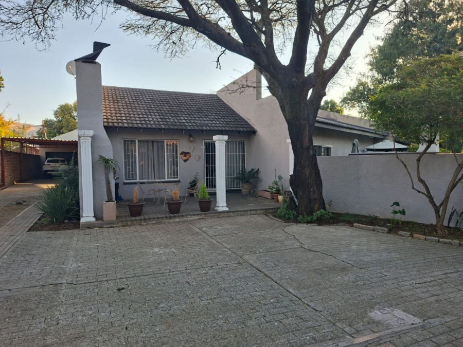 To Let 1 Bedroom Property for Rent in Safari Gardens North West